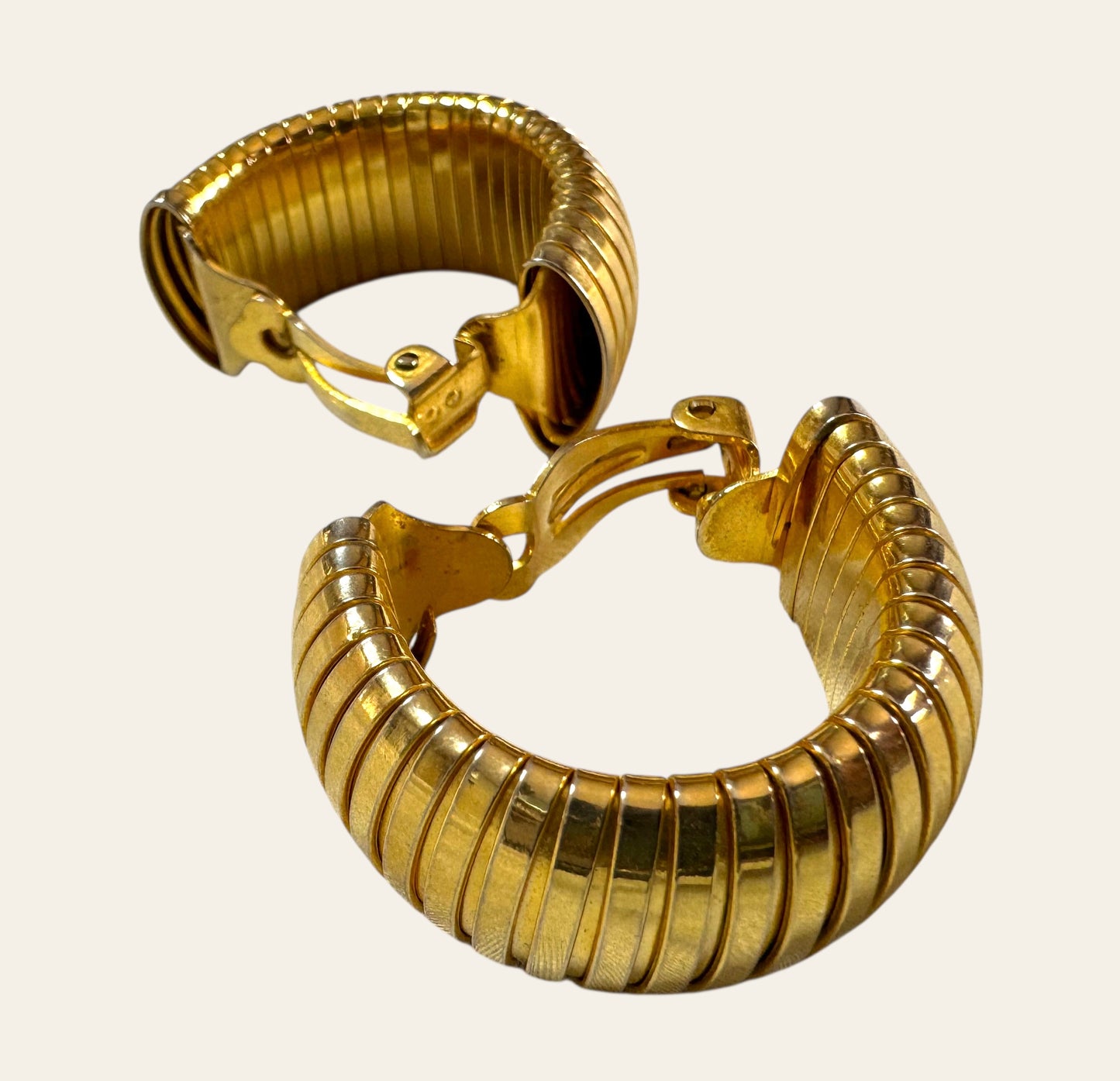 Vintage Large Ribbed Gold Tone Chunky Hoop Clip On Earrings