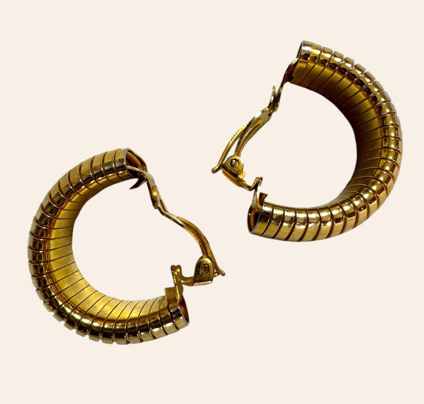 Vintage Large Ribbed Gold Tone Chunky Hoop Clip On Earrings