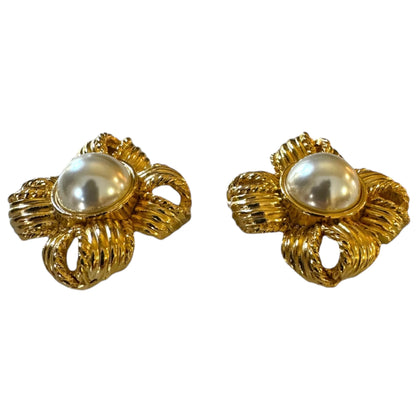 1980's Flower Clip On Earrings