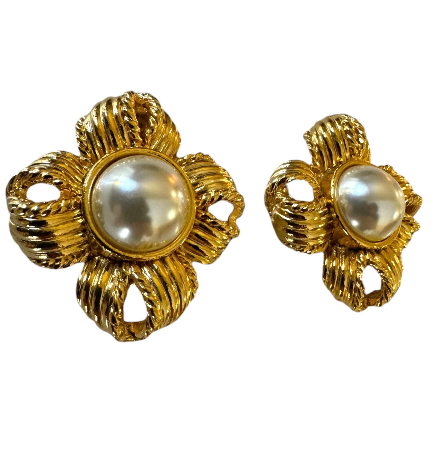 1980's Flower Clip On Earrings