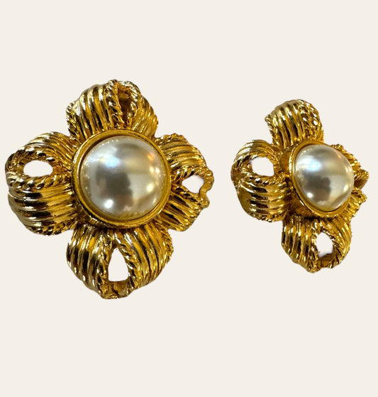 1980's Flower Clip On Earrings