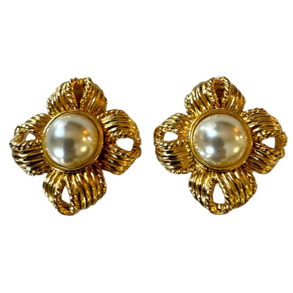 1980's Flower Clip On Earrings