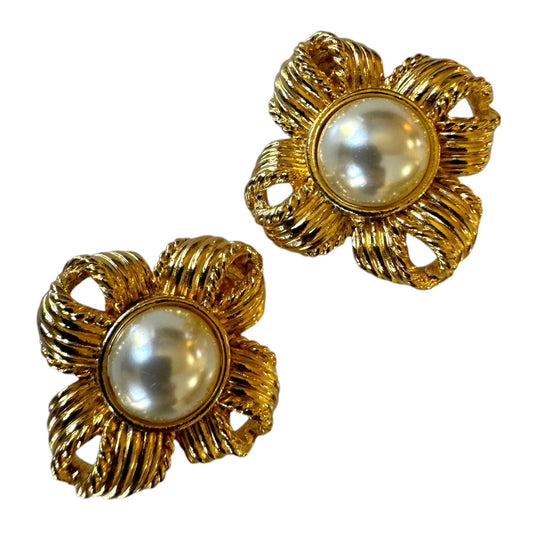 1980's Flower Clip On Earrings