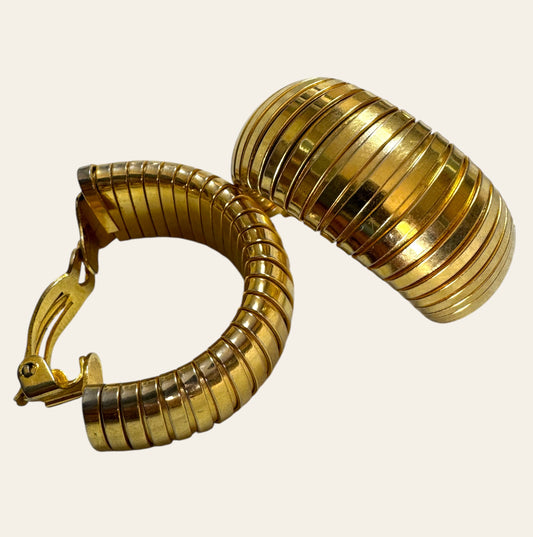 Vintage Large Ribbed Gold Tone Chunky Hoop Clip On Earrings