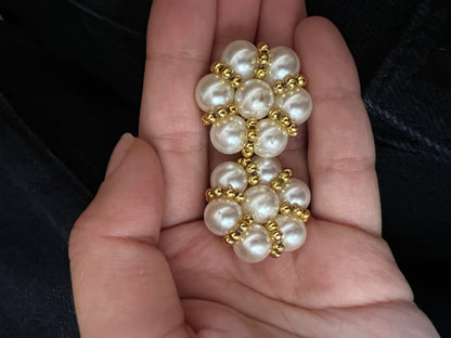 White Flower Plastic Pearls Clip On Earrings