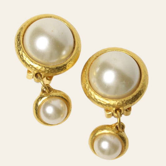 1980's Gold tone drop Pearl Clip On Earrings